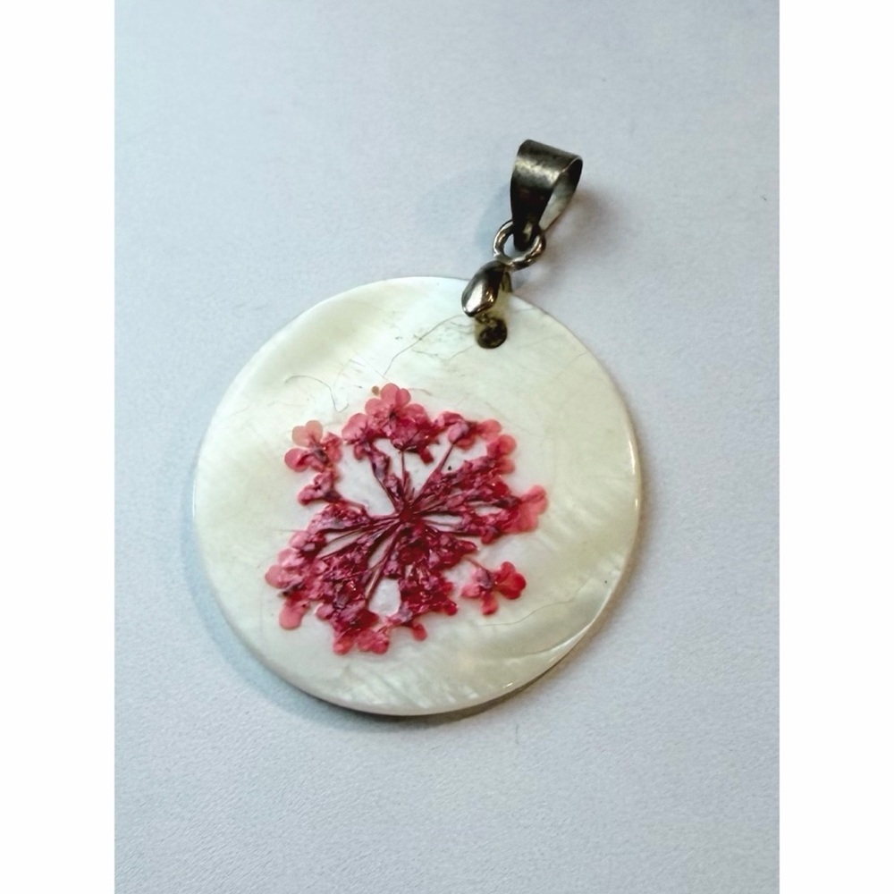 Circular Mother-of-Pearl Coral-Colored Flower Press Pendant - Picture 3 of 7